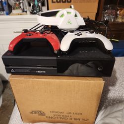 Xbox One Console 2 Controllers And Headset