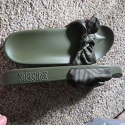 Victoria secret pink sliders size 10