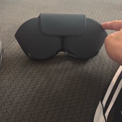 Apple AirPods Max Smart Case. 