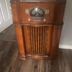 Antique Zenith radio working