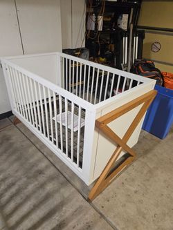 StorkCraft Equinox 3 in 1 Convertible Crib W/Mattress