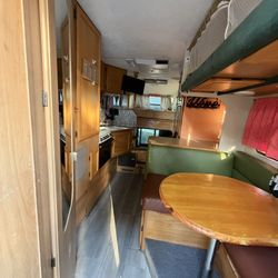 2001 Lance Camper Model 1030  