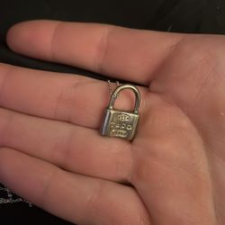 T&Co Sterling Silver Lock Necklace Pendant with Chain