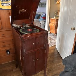 Victrola Phonograph Player ((Record Player))