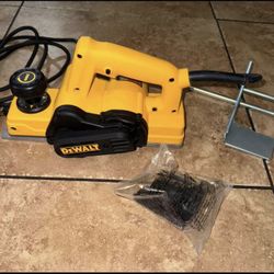 DEWALT 5.5 Amp Corded 3-1/4 in. Portable Handheld Planer