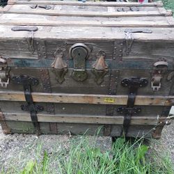 Antique Traveling Trunk / Chest