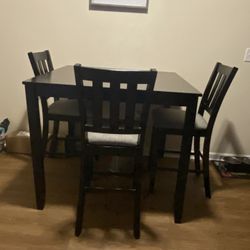 Dining Table / Breakfast Nook 
