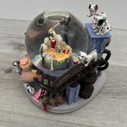 Cruella de Vil Snow Globe 
