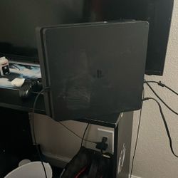 PS4 Slim 