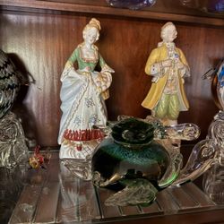 Vintage Colonial  Porcelain Figurines