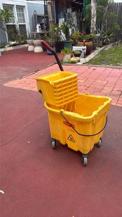 Rubbermaid mop, bucket