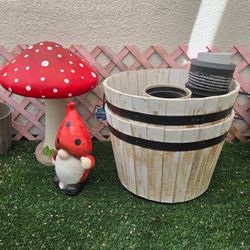 Two Large Pieces Of Turf, Turf Cleaner, Gnome, 🍄 Statue, & Misc Plant Pots For Sale 