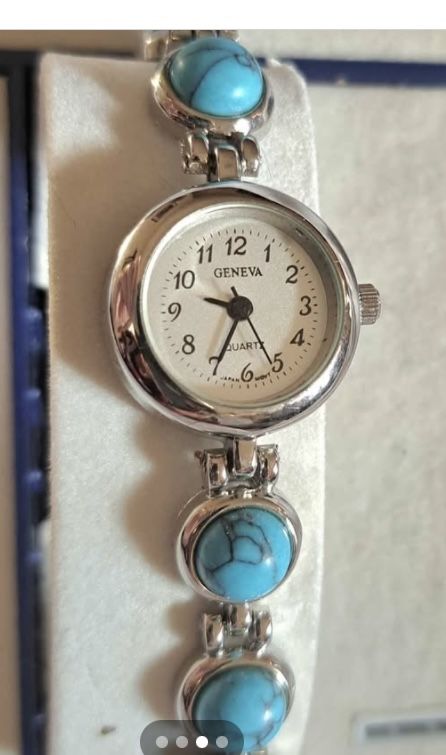 Watch Vintage Quartz Silvertone/Turquoise Color Stone New works Costume jewelry 30 years in storage