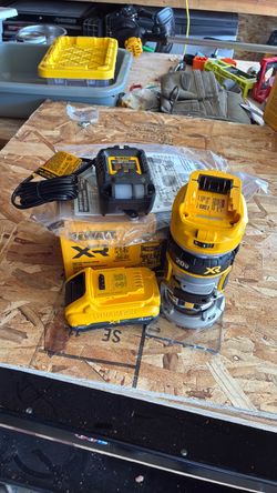 Dewalt 20V Router w/ 4ah PowerPack and charger