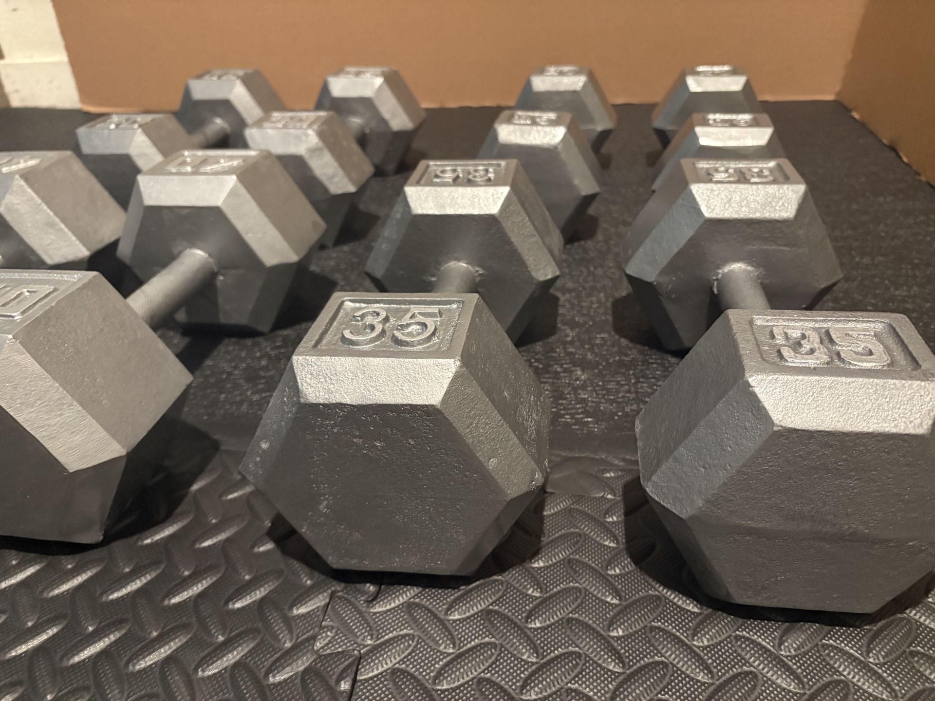 Set of Hex Cast Iron Dumbbells ( heavy) 40#, 35#, 30# and 25 #   In total: 260 pounds.