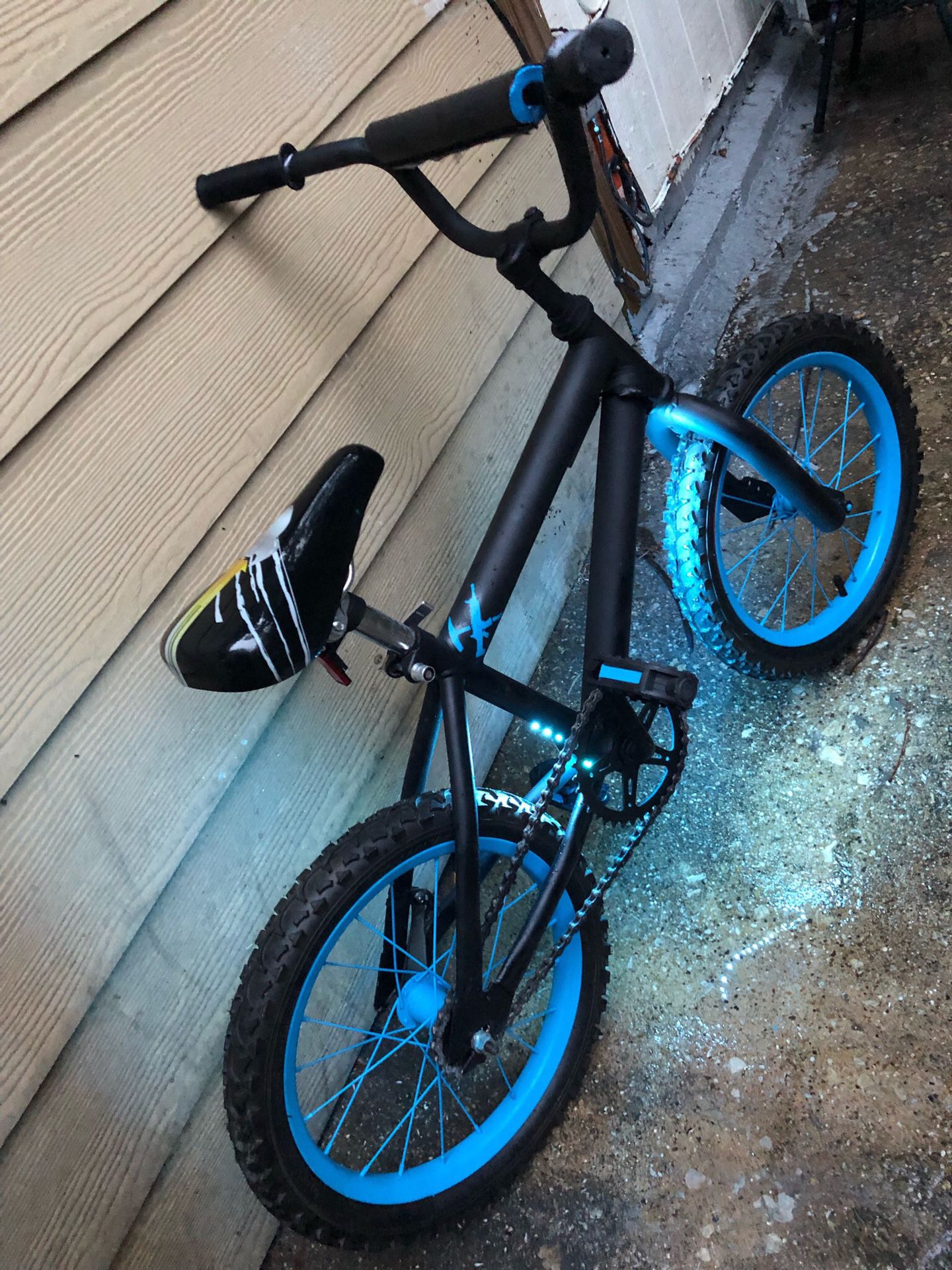 Kids Custom Bike Ages 5-8yr (have training wheels)