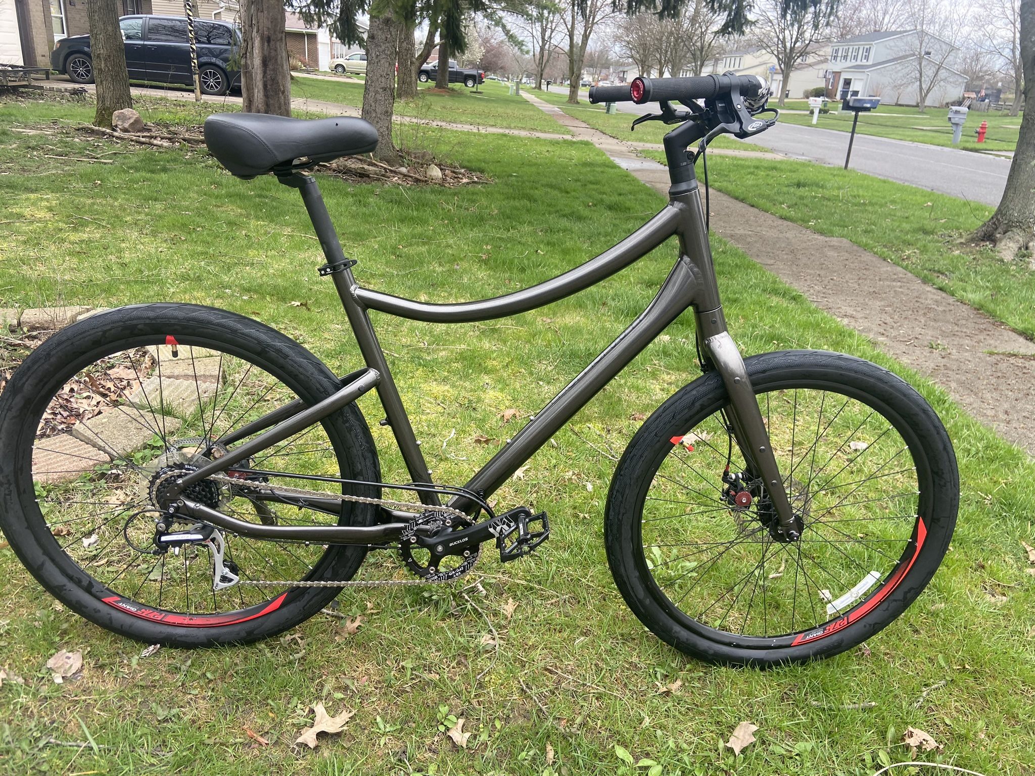 Momentum Vida size large new build 