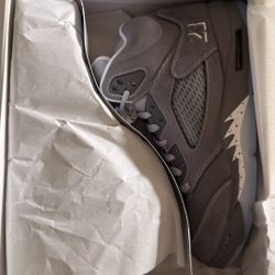 DS Nike Jordan 5 wolf grey sz 10 and 9.5