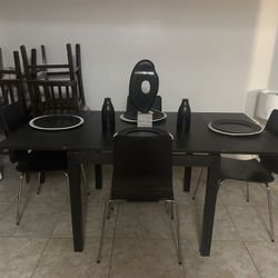 Retractable Dinner Table With Four Chairs