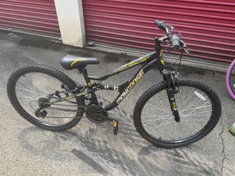Mongoose Standoff 26" Mountain Bike EXCELLENT CONDITION