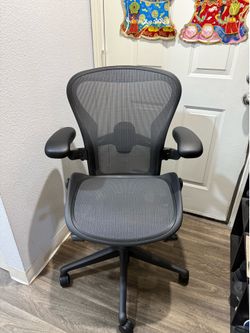 Herman miller Aeron ( SIZE B ) REMASTER . FULLY LOADED !!