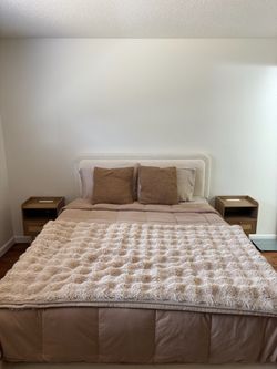 Queen Cloud platform bed + mattress