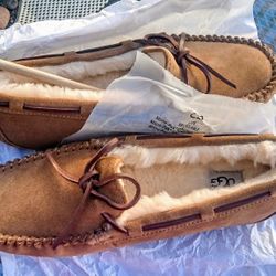 UGG Womens Dakota  Moccasin Slippers Chestnut Size 9