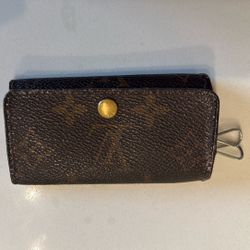 Louis Vuitton Monogram 6 Key Holder in coated canvas