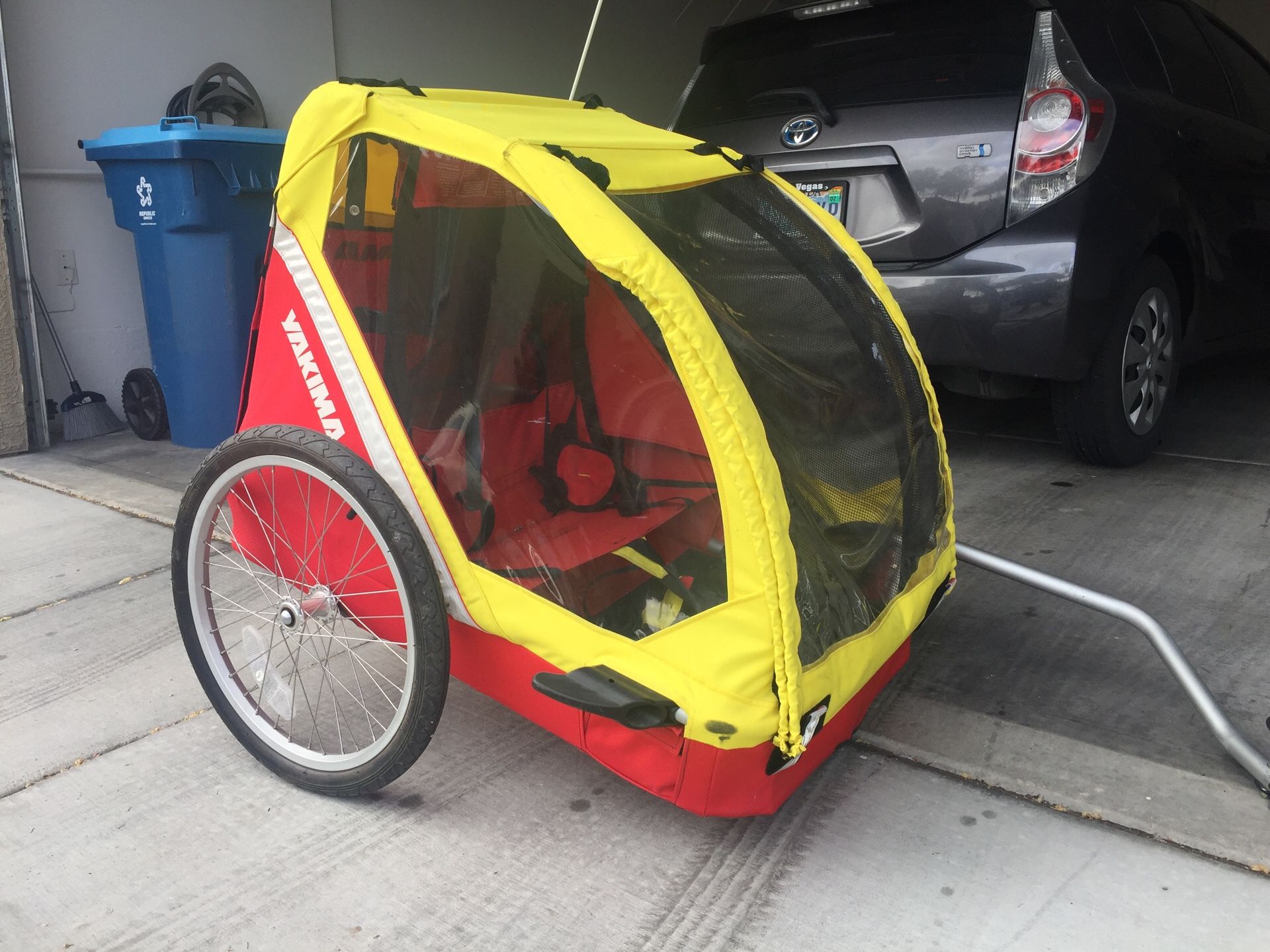 Yakima Tot Rod Child Carrier Bike Trailer for kids 2 sites