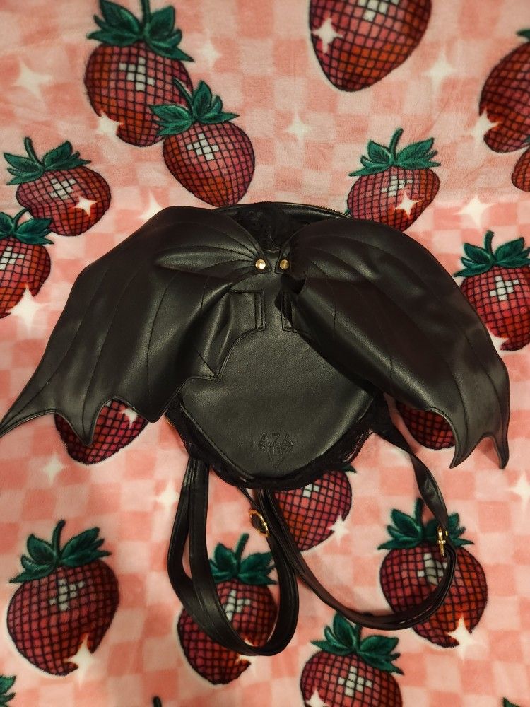 Black Heart W/Wings Backpack