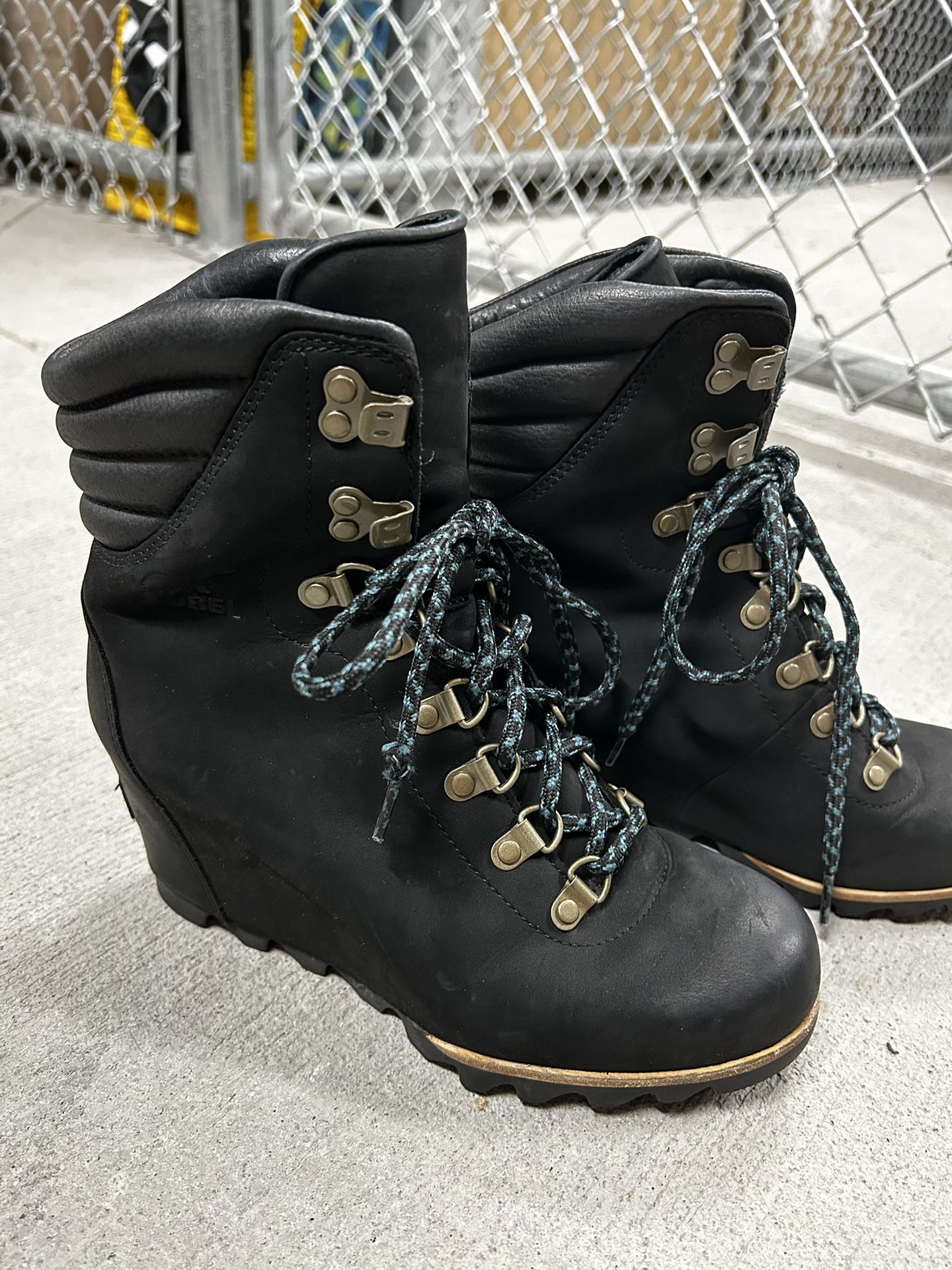 Women’s Sorel Wedge Winter Boots Sz 8