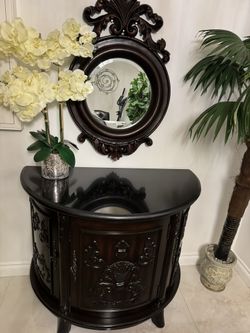 Decorative Stand And Mirror