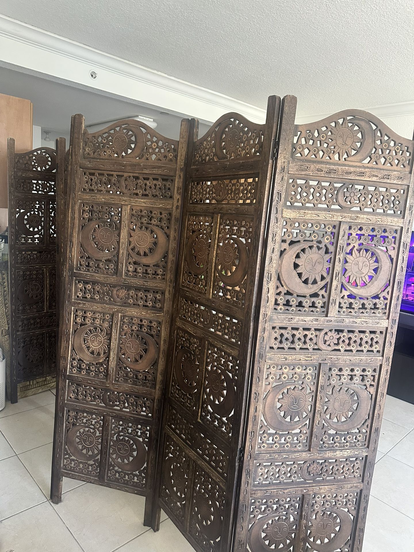 Thailand Screen Dresser