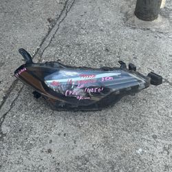 2019 Toyota Corolla Le Right Headlight 