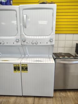 GE Stackable 220v  Washer And Eléctric Dryer Combo   In Excellent Working Condition 