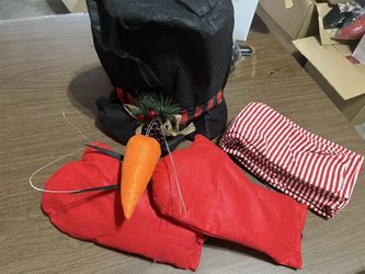 Snowman Decorating Kit - Hat, Nose, Mittens, Scarf
