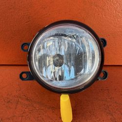 2011 - 2020 TOYOTA SIENNA Avalon Tacoma Right Passenger Side Fog Light OEM