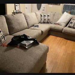 Huge Platinum So Soft Oversized Modern Casual Platinum Couch Sectional With Chaise💯showroom Available 🏠 New Brand 💥