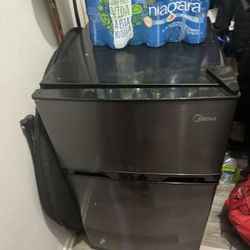Mini Fridge 