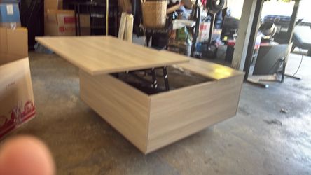 Lift-Top Coffee Table with Storage / Almost brand new , had less than 30 days