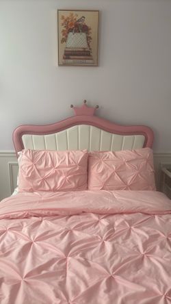 Girl’s Pink Princess crown bed (queen sized)