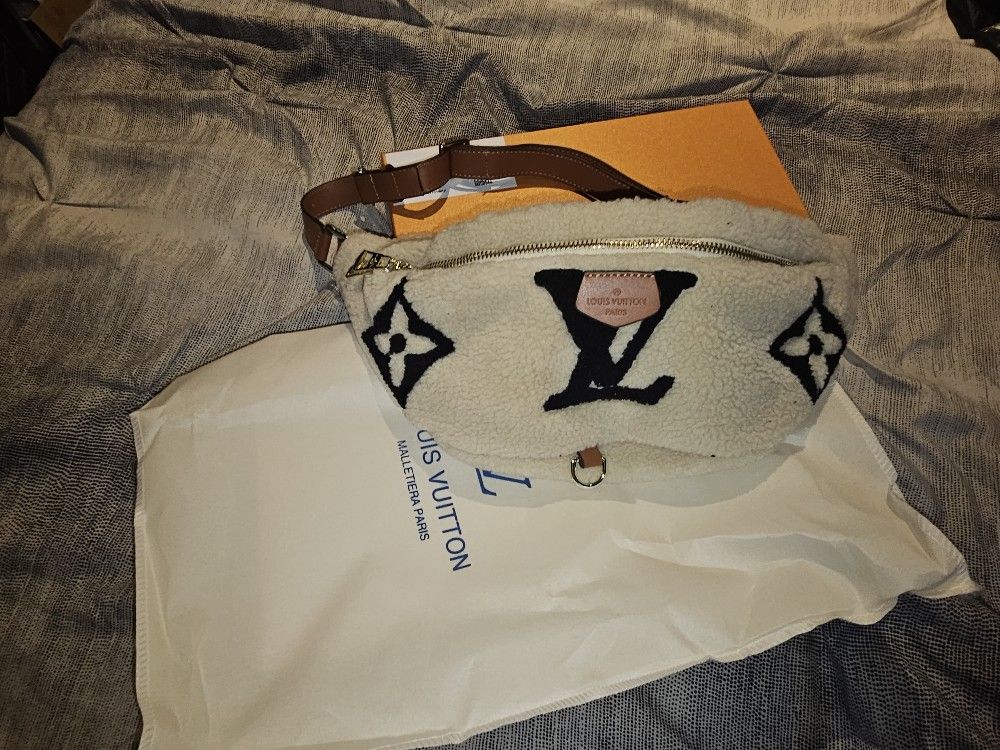 L.,V,. Designer Logo Monogram (Fanny Pak / Waist Bag)