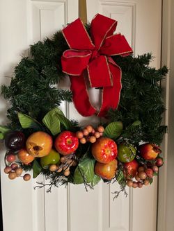 Christmas Wreath 22” ( great condition ) hi
