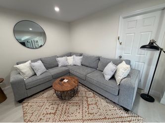 Sectional (raymour and Flanagan couch)