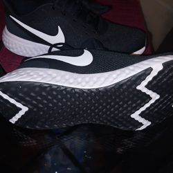 New, Women's NIKE RUNNING SHOES