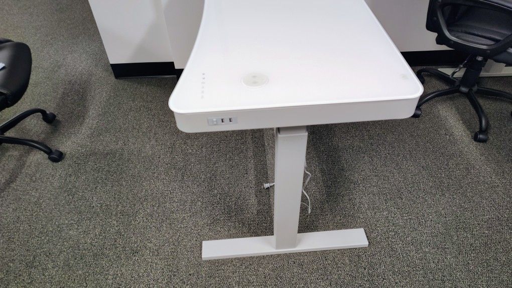 Tresanti Adjustable Height Desk White