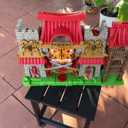 TOY TIGER CASTLE 15 dollars 