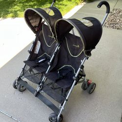 Folding double stroller with canopy 