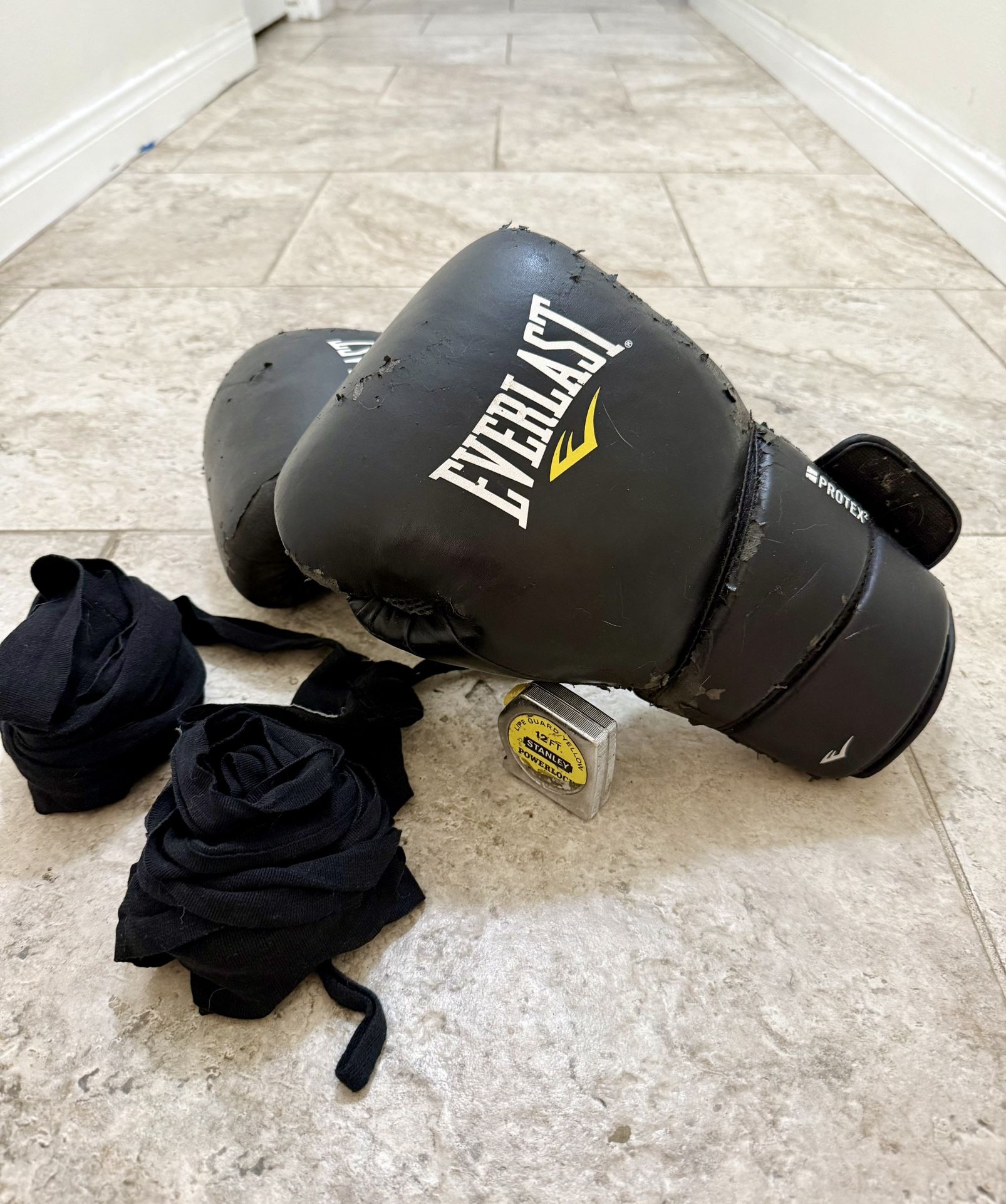 Everlast ProTex2 Boxing Gloves 14oz (L/XL) + Wraps