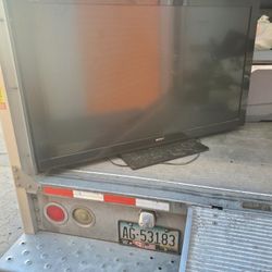 SONY 55,60 INCH TV WITH REMOTE WORKS FINE.